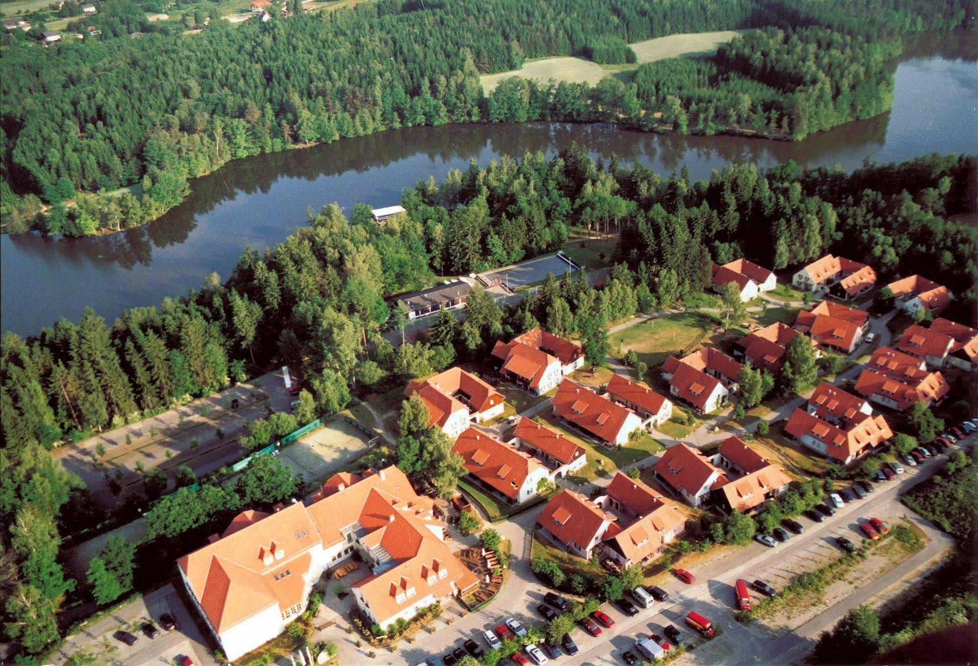 Theater- Und Feriendorf Koenigsleitn Gmbh Litschau Extérieur photo